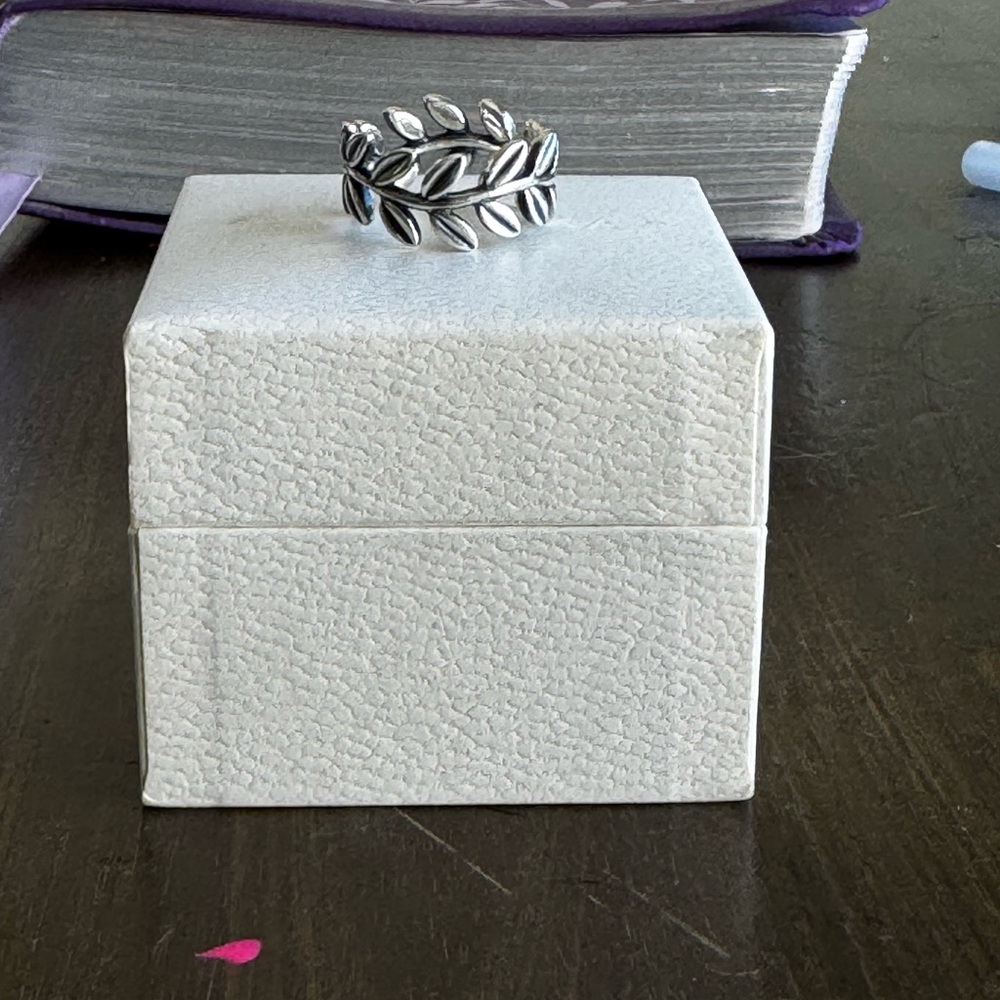Pandora Silver Leaf Wreath Ring